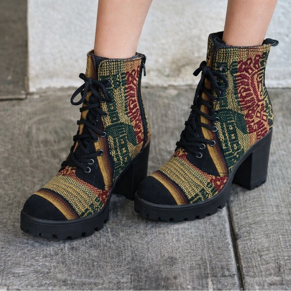 🆕Funky artisan boots 7